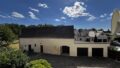 Stallungen und Garage